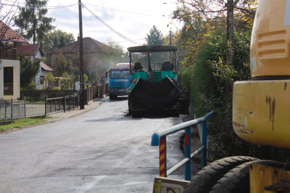 Nastavljaju se radovi na asfaltiranju dionice Rijeka