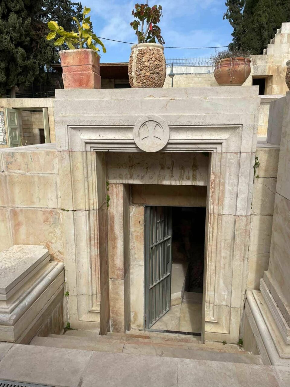 Kapela na maslinskoj gori gdje je Isus učenike učio Oče naš 